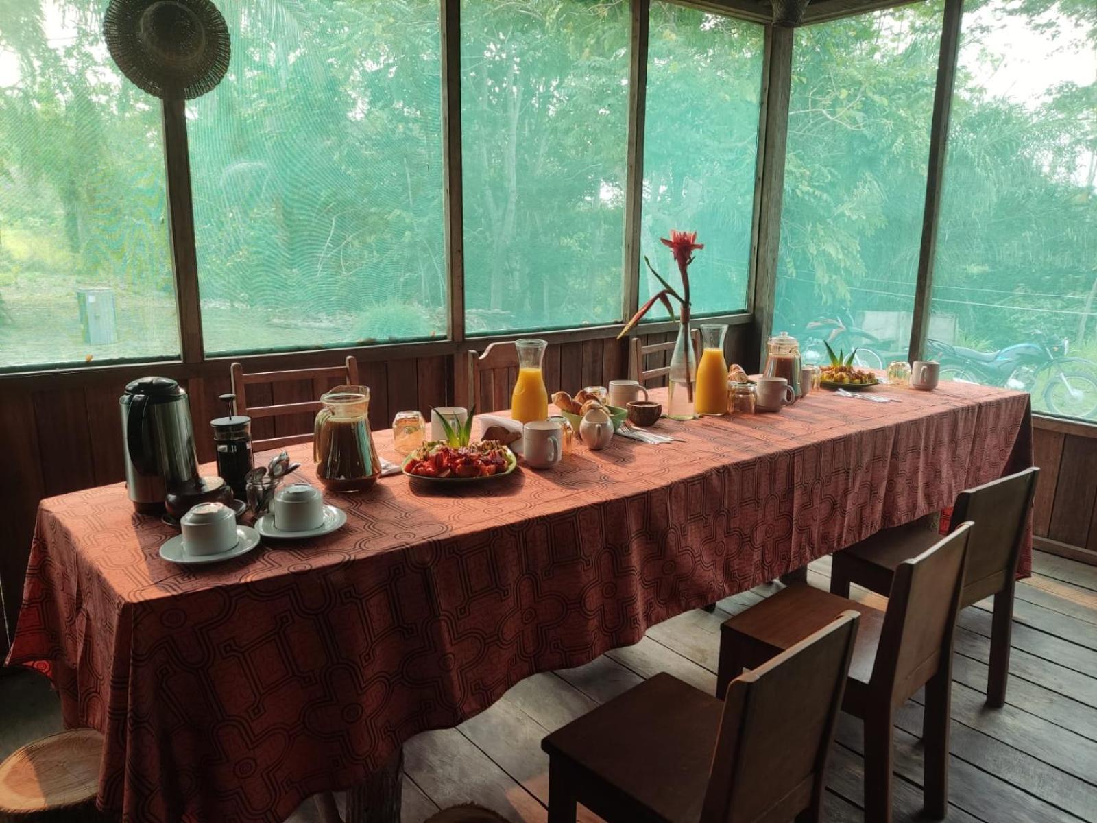 פוארטו מלדונדו Valencia Lake Lodge מראה חיצוני תמונה