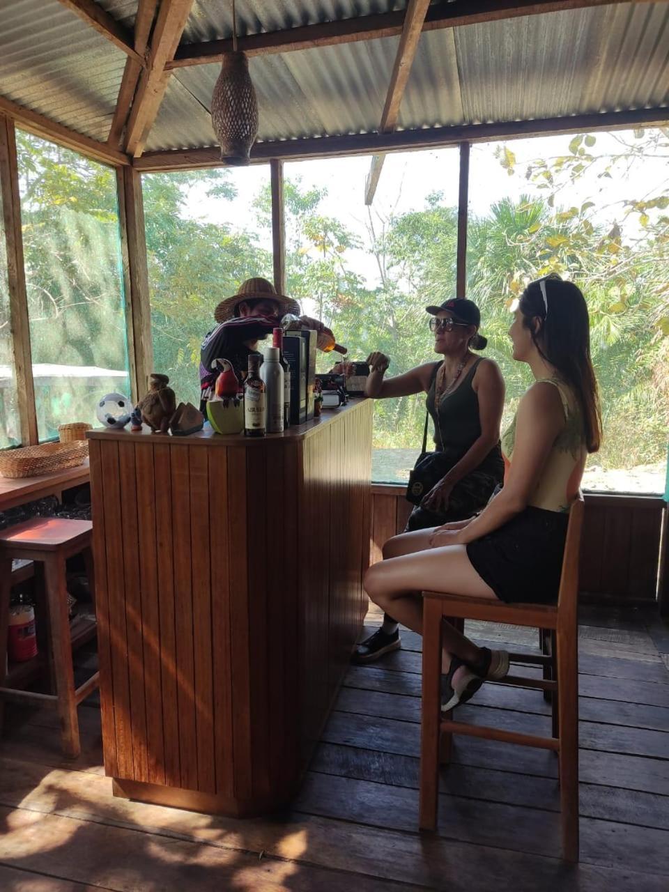 פוארטו מלדונדו Valencia Lake Lodge מראה חיצוני תמונה